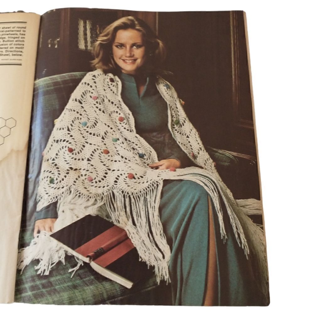 1976 McCall's Stitchery Quick Crochet Volume IV Patterns Hat Scarf Pillow Vests. - Picture 6 of 9